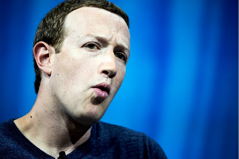 Facebookove dionice pale nakon vijesti o davanju korisničkih podataka tvrtkama